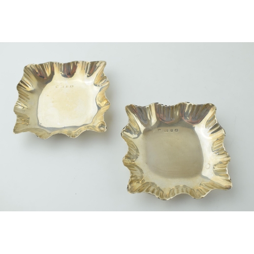 595 - A pair of silver shallow dishes with shaped edges, 10.5cm wide, Birmingham 1899, 114.5g.