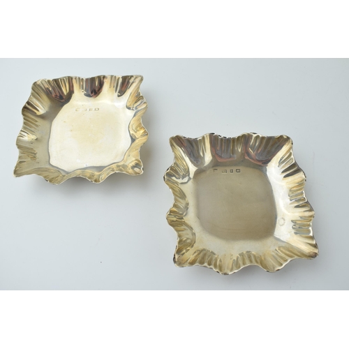 595 - A pair of silver shallow dishes with shaped edges, 10.5cm wide, Birmingham 1899, 114.5g.