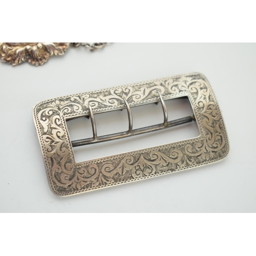 614 - Silver belt buckle with engraved decoration with a silver decanter label, gross weight 33.2g (2).