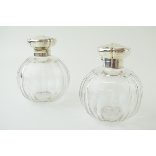 621 - A pair of silver and glass perfume bottles, with stoppers, engraving to top, London 1916, Mappin and... 