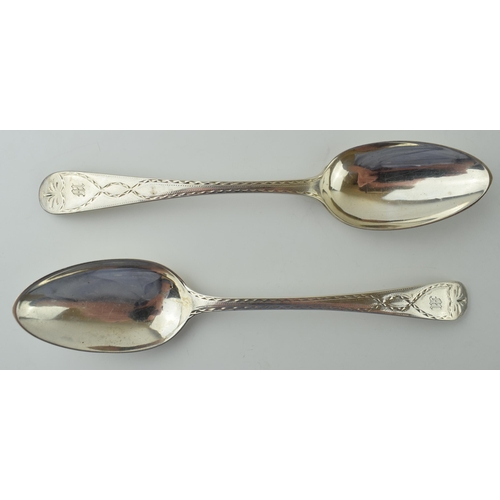 629 - A pair of Georgian silver tablespoons, Edinburgh 1778, Patrick Robinson, 143.6g, 21.5cm long, bright... 