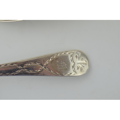 629 - A pair of Georgian silver tablespoons, Edinburgh 1778, Patrick Robinson, 143.6g, 21.5cm long, bright... 