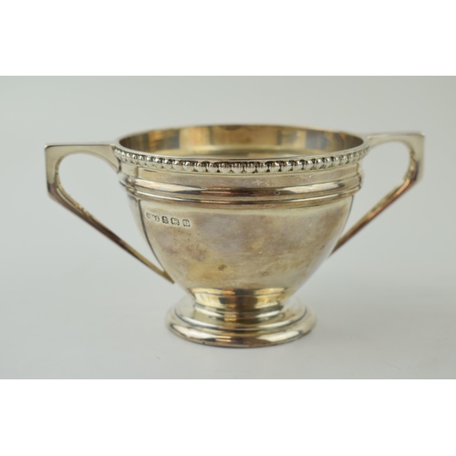 636 - Silver two handled cup / sugar bowl, 142.3g, Birmingham 1930.