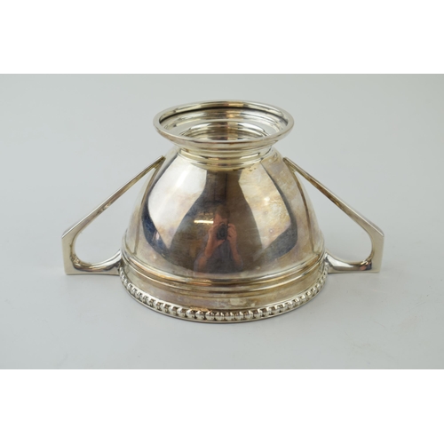 636 - Silver two handled cup / sugar bowl, 142.3g, Birmingham 1930.