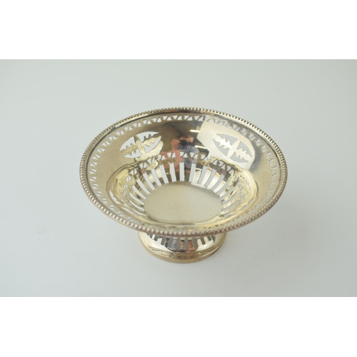 637 - Silver sweet / bon bon dishes to include a pedestal example, Birm 1909 and a basket style piece, Lon... 