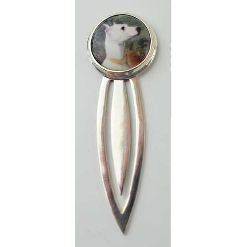 647 - Sterling silver bookmark with an enamel insert with a dog's head, 5cm tall.