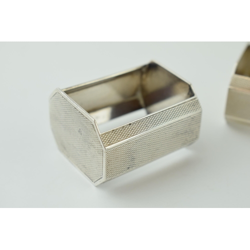 657 - A pair of silver Art Deco napkin rings, 69.4g, Birm 1938.