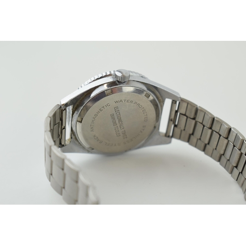 671 - A vintage gentleman's 'Starlon' Seamatic wristwatch. manual winding movement. Stainless steel bracel... 