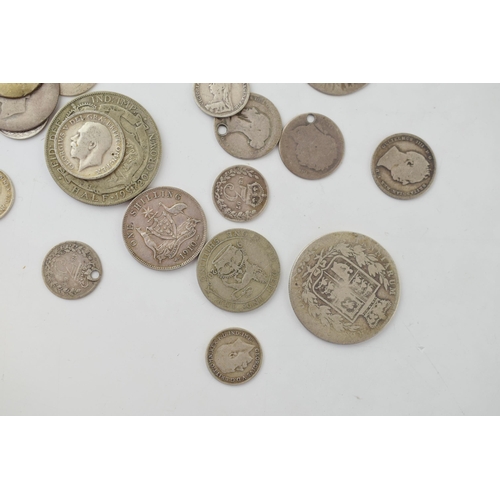 687 - Pre-1920 silver coins to include an 1899 Half Crown, an 1889 Crown, Goergian coins and later, circa ... 