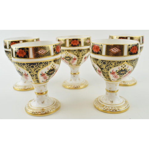 122 - A collection of 5 Royal Crown Derby 1128 Imari goblets, 12.5cm tall (5).