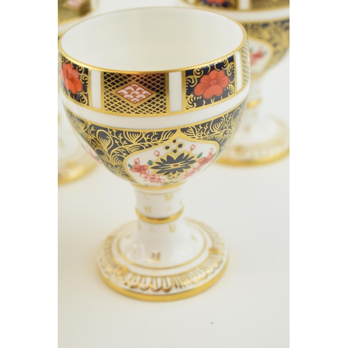 122 - A collection of 5 Royal Crown Derby 1128 Imari goblets, 12.5cm tall (5).