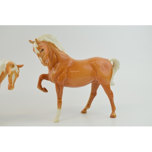 16 - Beswick palomino leg tucked horse with mare facing right (2).