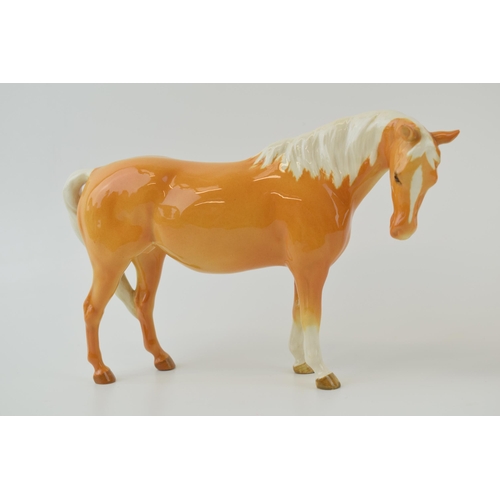 16 - Beswick palomino leg tucked horse with mare facing right (2).