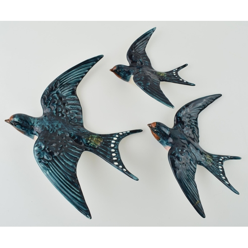 32 - Beswick Swallow wall plaques to include 757-1, 757-2 (broken wing) and 757-3 (3).