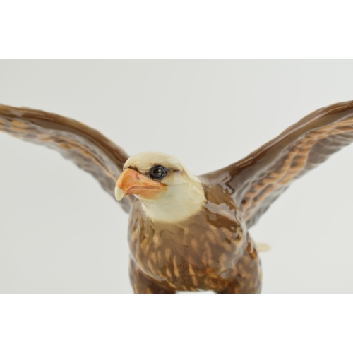 36 - Beswick Bald Eagle 1018 with a Woodpecker 1218 (2).