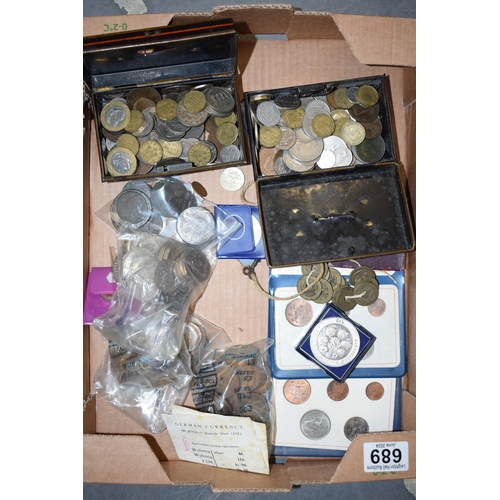 689 - A collection of UK and foreign coinage to include commemorative crowns, old 50ps, coin sets, and ear... 