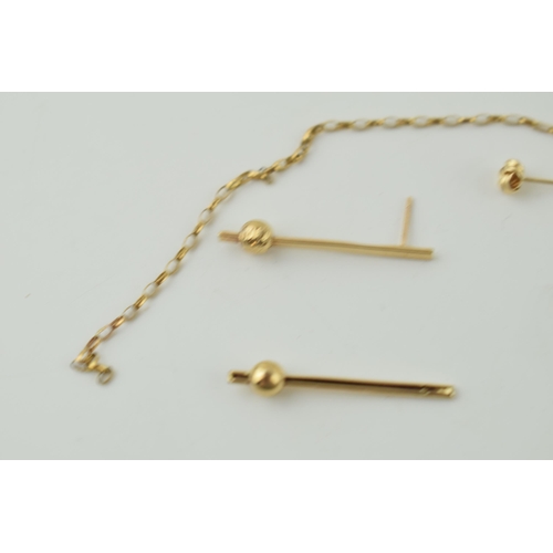 462 - A collection of 9ct gold jewellery to include earrings and neck chain a/f.  1 grams.