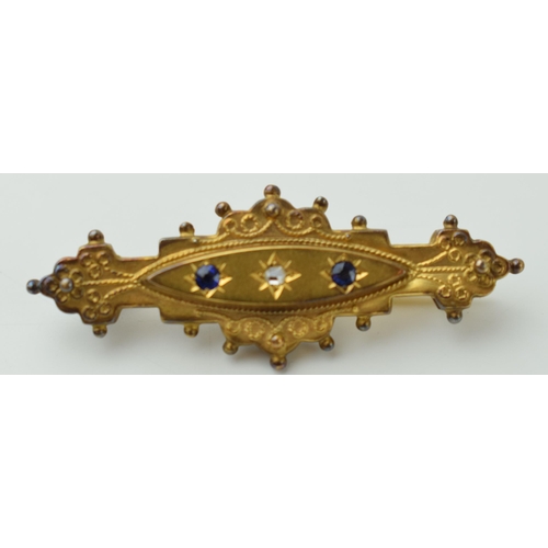 530 - 9ct yellow gold mourning brooch, set with paste stones, steel pin, 2.9g.