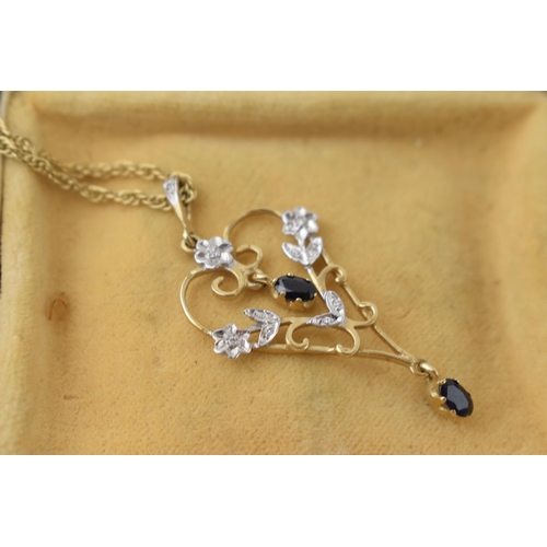 535 - 9ct gold pendant on 9ct gold chain, chain 45cm long, in associated period box, total 5.8g.