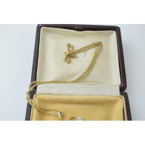 535 - 9ct gold pendant on 9ct gold chain, chain 45cm long, in associated period box, total 5.8g.