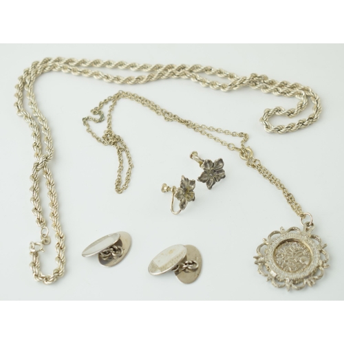 558 - A collection of silver jewellery to include a rope chain, a pair of cufflinks and a pair of clip on ... 