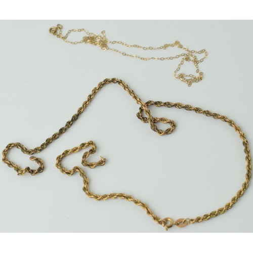 560 - 9ct gold necklaces a/f. Weight 2.8 grams.