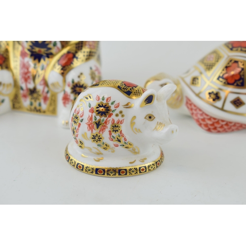 138 - Three Royal Crown Derby paperweights, Old Imari Honey Bear, 11cm, date code for 1997 (LX), Turtle, d... 