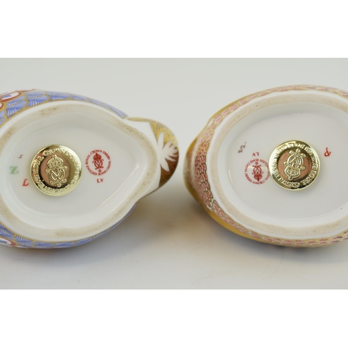 146 - Two Royal Crown Derby paperweights, Cockerel and Chicken, both with date code for 1992 (LV), gold st... 