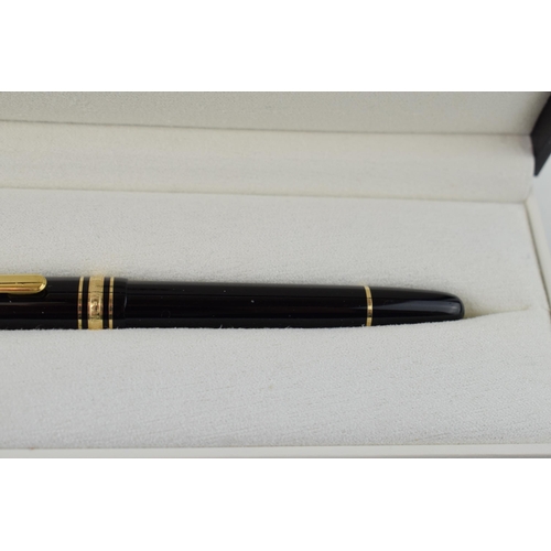 544D - Montblanc Meisterstuck fountain pen, bi-color rhodium and 14ct gold nib, black resin with gold colou... 