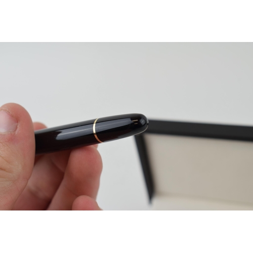 544D - Montblanc Meisterstuck fountain pen, bi-color rhodium and 14ct gold nib, black resin with gold colou... 