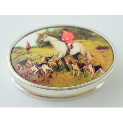 100 - Contemporary silver pill box with enamel hunting scene insert (af), weight 18.6g gross.