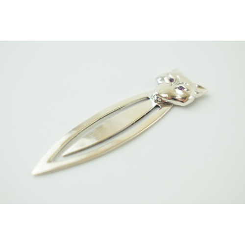 103 - Contemporary silver bookmark with a fox's head finial, 5cm long.