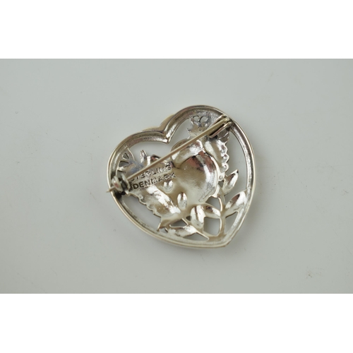 48 - Contemporary silver brooch in the form of a stylized birds amongst leaves, Jensen style, 7.0g.