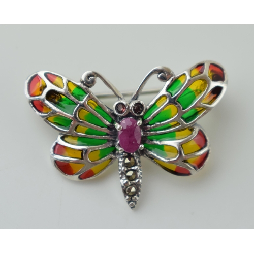 50 - Contemporary silver brooch in the form of a butterfly, 29mm wide, 2.9g.