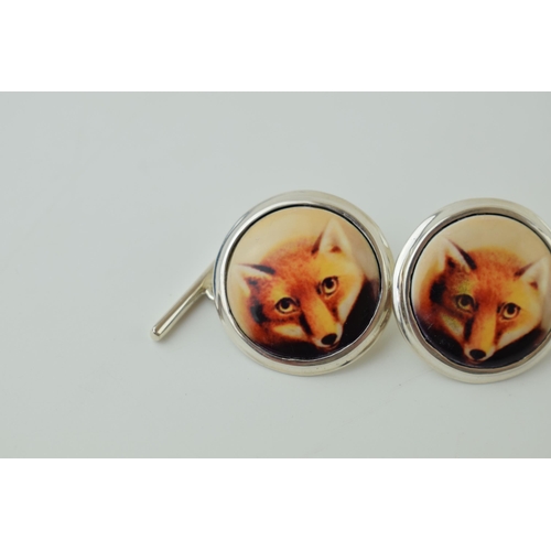 53 - Contemporary silver cufflinks with enamelled decoration of fox heads, 8.8g (2).