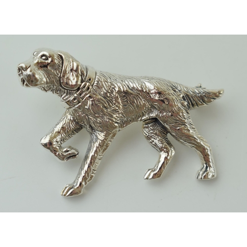 54 - Contemporary silver brooch in the form of a running dog, 10.0g, 4.5cm wide.