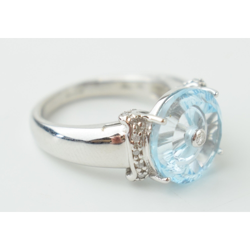 6 - 9ct white gold ring set with semi-precious stones, 6.9g gross, size O, fluted shoulders.