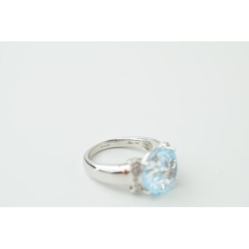 6 - 9ct white gold ring set with semi-precious stones, 6.9g gross, size O, fluted shoulders.