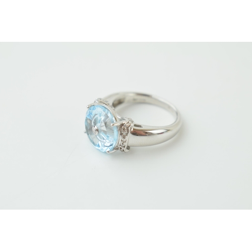 6 - 9ct white gold ring set with semi-precious stones, 6.9g gross, size O, fluted shoulders.