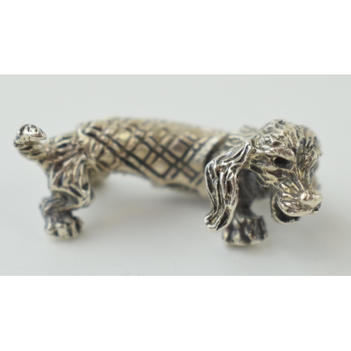 88 - Sterling silver miniature model of a dachshund, 13.7g, 34mm long.