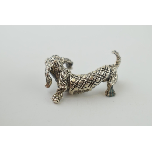 88 - Sterling silver miniature model of a dachshund, 13.7g, 34mm long.