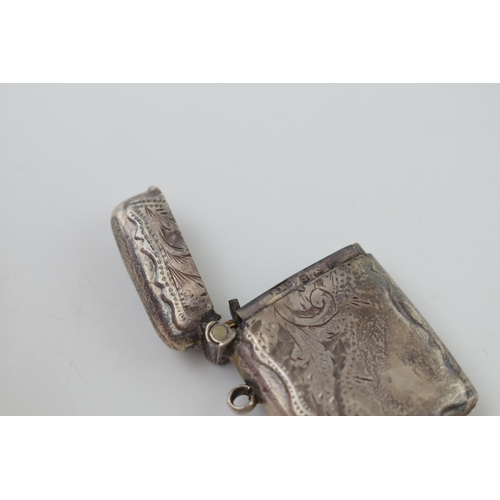 93 - Hallmarked silver vesta case, 11.6g, Birm 1909, 39mm tall.