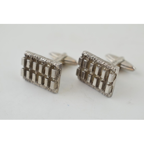 124 - A pair of sterling silver cufflinks with textured design, 14.4 grams (2).