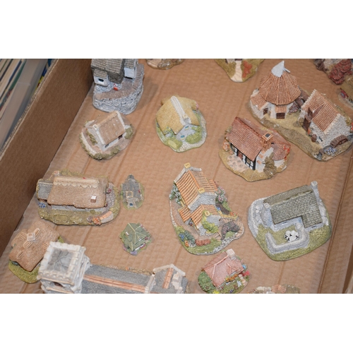 100 - A collection of Lilliput Lane houses and similar makes (Qty).