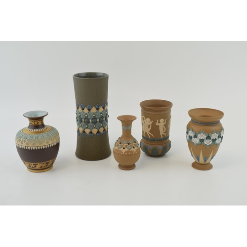 196 - A collection of Royal Doulton Sillicon ware vases to include a gilded example with others (5).