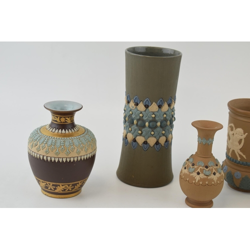 196 - A collection of Royal Doulton Sillicon ware vases to include a gilded example with others (5).