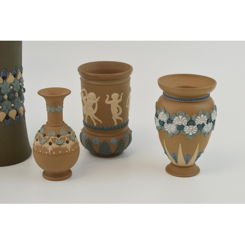 196 - A collection of Royal Doulton Sillicon ware vases to include a gilded example with others (5).