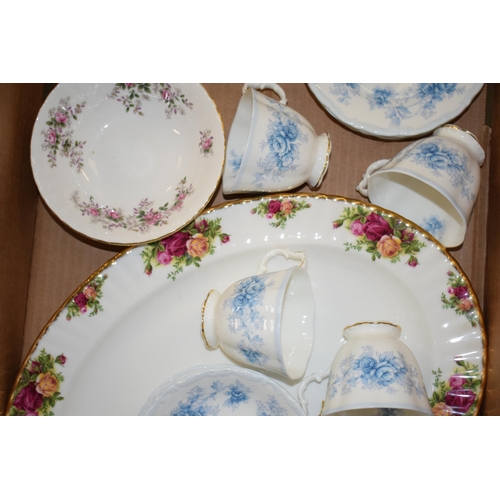 232 - Royal Albert tea ware to include a large oval platter in the Old Country Roses, 6 cups, 5 saucers, a... 