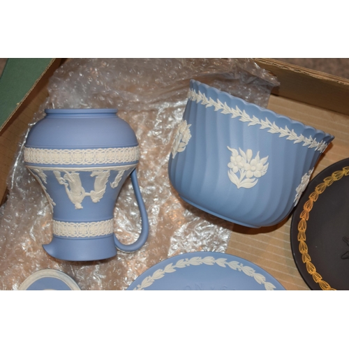 259 - A collection of Wedgwood Jasperware items to include black, blue, blue with glazed interior and gree... 