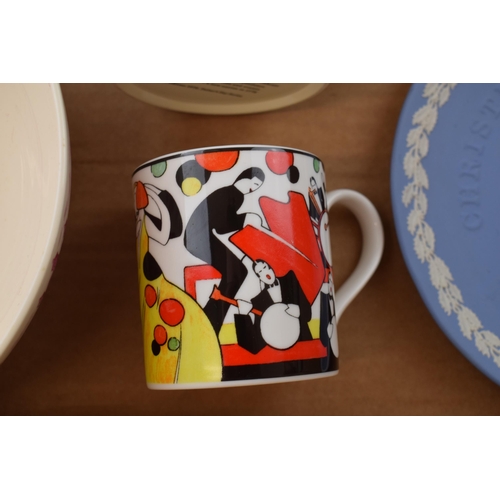 261 - Wedgwood to include a Bizarre by Clarice Cliff Age of Jazz cup, a Dickinson School of Law Bowl, Jasp... 